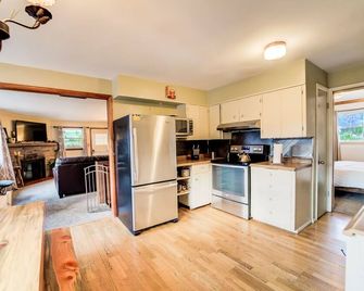 7 Bedroom on the Side of Pikes Peak on a Mountain Stream - Cascade-Chipita Park - Kitchen