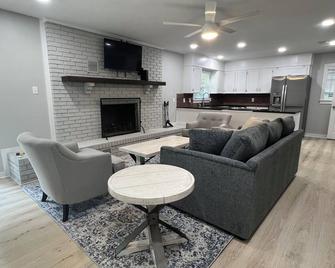 Downtown Creekside Oasis, Close to RTJ golf - Prattville