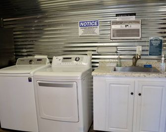 The Sanderling Tiny Cabin Water Access/Private Shared dock - New Bern - Laundry facility