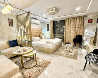 Cozy Apartment with a King Bed - Lahore - Bedroom