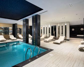 Qoople Legend B - premium apartments steps from the sea - Alanya