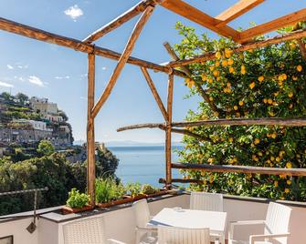 Hotel La Pergola - Amalfi - Balcony