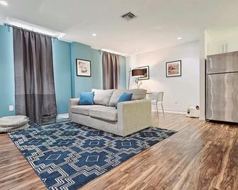 The Lofts on Clematis 505 Downtown West Palm Beach - West Palm Beach - Living room
