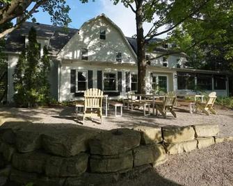 The Griffin Inn - L.E. Block - Ellison Bay - Patio