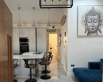 2 Bedrooms - 5 Guests - Fireplace - Near Beach - Buncrana - Dining room