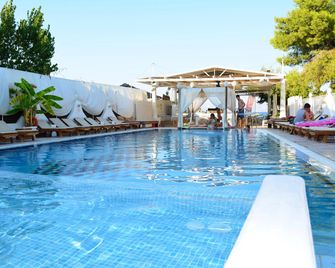 Cavos Beach House - Kavos - Pool