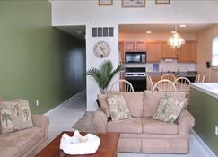 Wonderful Townhome in Beautiful Avalon! - Avalon - Living room