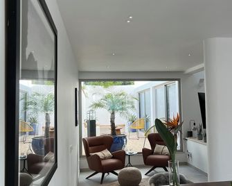Vila Golfinho, with heated pool, rooftop lounge and ocean views - Praia da Luz - Obývací pokoj