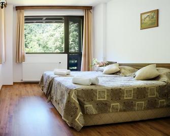 Strannopriemnitsa Guest House - Bozhentsi - Bedroom