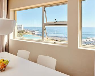 First Group Riviera Suites - Cape Town - Dining room