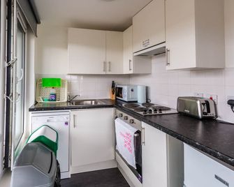 Destiny Student Murano - Campus Accommodation - Edinburgh - Phòng bếp