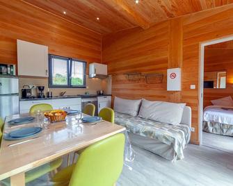 Ecolochic chalet with 2 bedrooms + 2 bathrooms with 8 sleepings - Martres-Tolosane - Salle à manger
