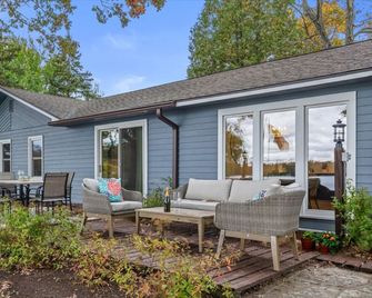 Genesee Lake 4br Modern Escape - Oconomowoc - Binnenhof