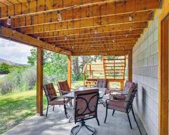 Dubois Riverfront Lodge with On-Site Fishing and Views - Dubois - Patio