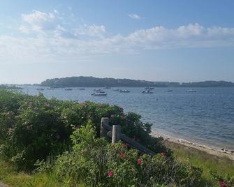 Charming Chatham House Walk to Downtown - Chatham - Beach