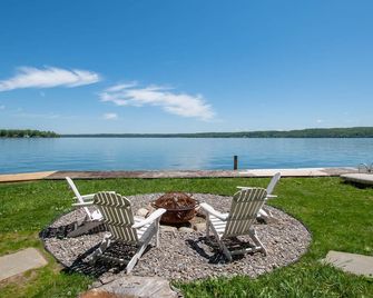 Sunrise Lake House - Galentine's Day with Your Gals! - Canandaigua - Patio