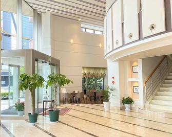 Saijo Urban Hotel - Saijō - Lobby
