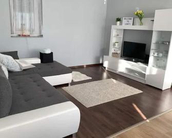Modern two bedroom flat with balcony - Lenti - Wohnzimmer