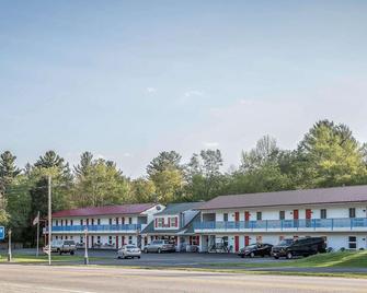 Rodeway Inn Lincoln I-93 - Lincoln - Κτίριο