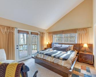 Franklin Cabin Deck with Smoky Mountain Views! - Franklin - Спальня