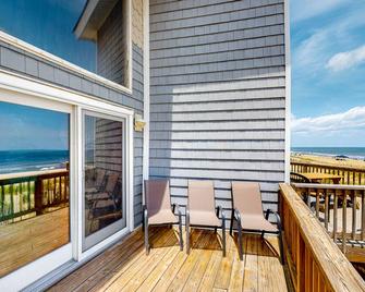 For The Good Times - Nags Head - Balkon
