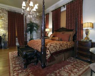 Legacy Suite On Main St In Central Downtown, Jacuzzi Tub, Ask About Wine Tours!! - 弗雷德里克斯堡 - 臥室