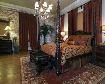 Legacy Suite On Main St In Central Downtown, Jacuzzi Tub, Ask About Wine Tours!! - Fredericksburg - Camera da letto