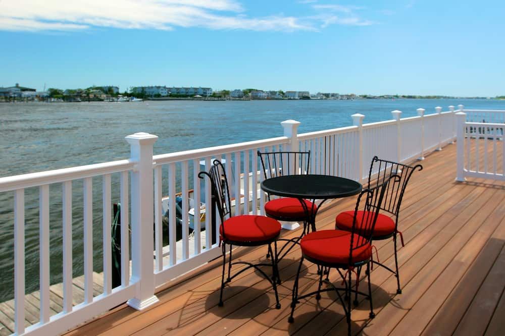 One Of A Kind Unit, Waterviews Everywhere!!