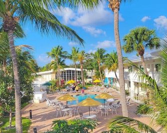 Downtown Hollywood Gardens Inn & Suites - הוליווד - בריכה