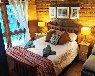 Secluded artistic earthen home offering spa luxury - Greenwith - Ložnice