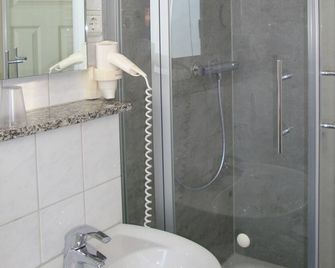 Hotel Bellevue - Hamelin - Bathroom