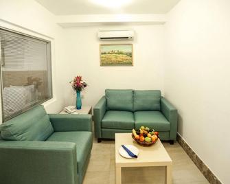 Khuttar Apartment - Amman - Living room