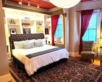Sunny!! Book Now! Fabulous! Uber Cool Minutes To Center! - Boston - Bedroom