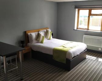 Happy Guests Lodge - Warrington - Bedroom