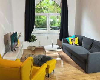 Casa Luna 6 min Hbf , Erdgeschosswohnung ,Altbau - Duisburgo - Sala de estar