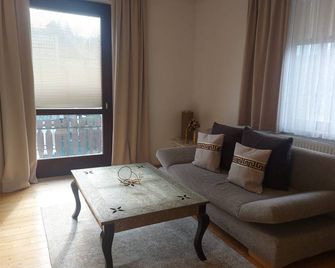 Golden Base - Landskron - Wohnzimmer