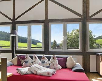 Apartment 'Ferienwohnung 1' with Shared Garden and Wi-Fi - Vöhrenbach - Sala de estar
