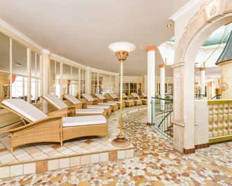 Traumhotel liebes Rot-Flueh - Grän - Lobby