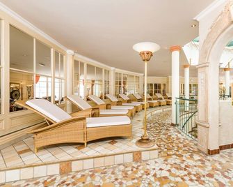 Traumhotel liebes Rot-Flueh - Grän - Lobby