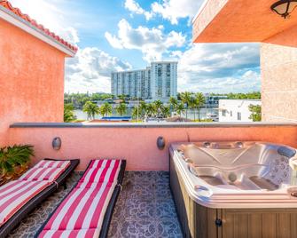 Secret Garden Miami Beach - Miami Beach - Balcony