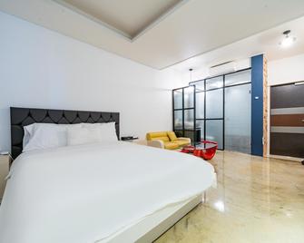Pohang Cheongha Antibue - Pohang - Habitación