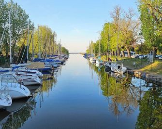 Hullám Villa B&B - Balatonmáriafürdő - Outdoors view