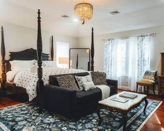 Beach Retreat 4900 Sqft, F1 VR Sim, Up to 21 guests - Long Branch - Bedroom