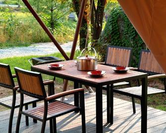 Pocheon Sanjeonghosu Glamping - Pocheon - Patio