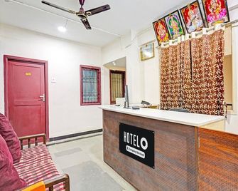 Deluxe Agp Home Stay - Chennai - Front desk