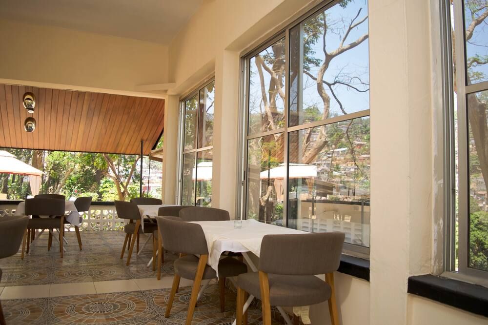Lac s Villa - Freetown - Restaurant