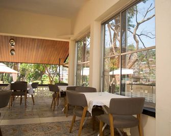 Lac s Villa - Freetown - Restaurant