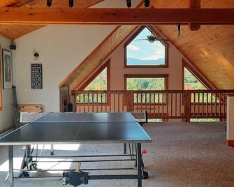 Kingfield Kastle: Stunning Home near Sugarloaf - Kingfield
