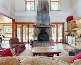 1348 Mount Olympia Circle Home by RedAwning - Lake Tahoe South - Salon