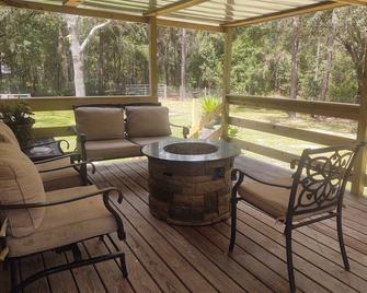 Beautiful,newly Remodeled Hideaway If Your Looking To Head South For The Winter! - Inverness - Patio